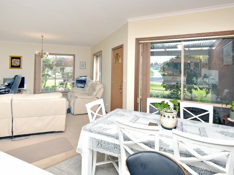 1/2 Curtis Street, Leopold VIC 3224