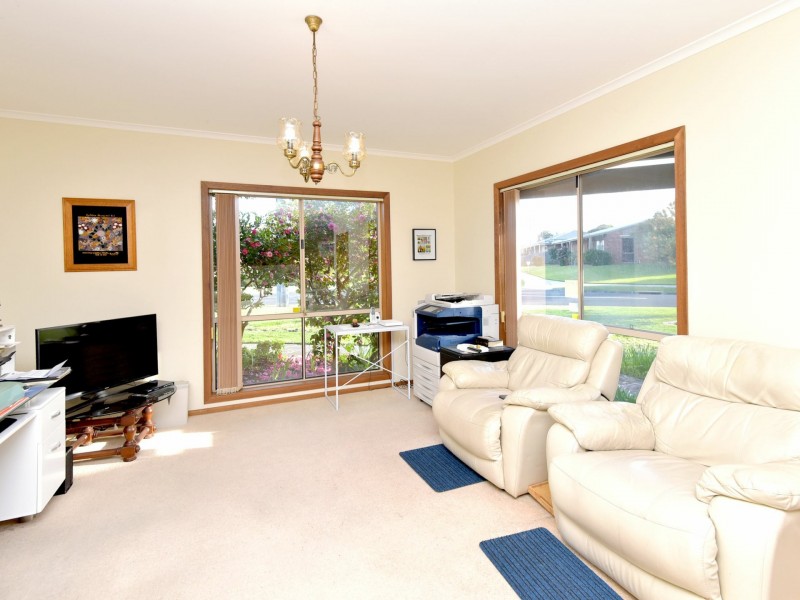 1/2 Curtis Street, Leopold VIC 3224