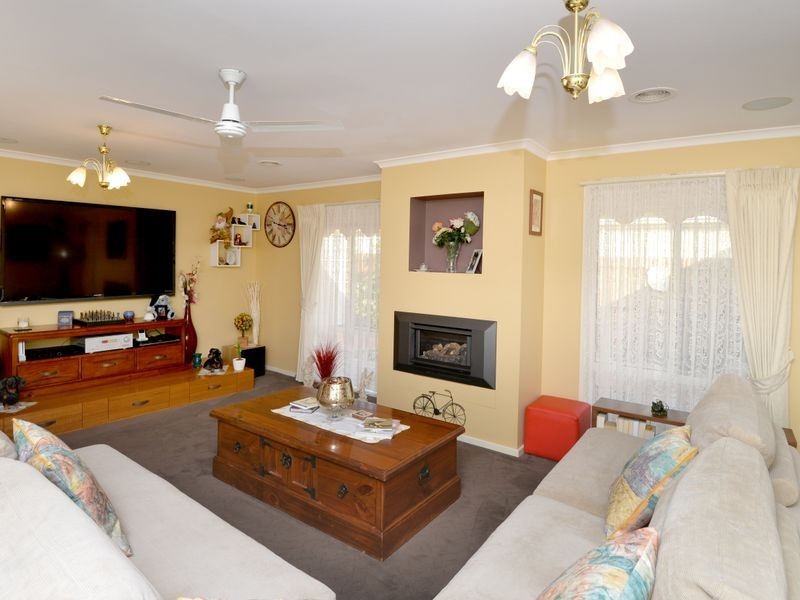 8 Leonard Drive, Drysdale VIC 3222