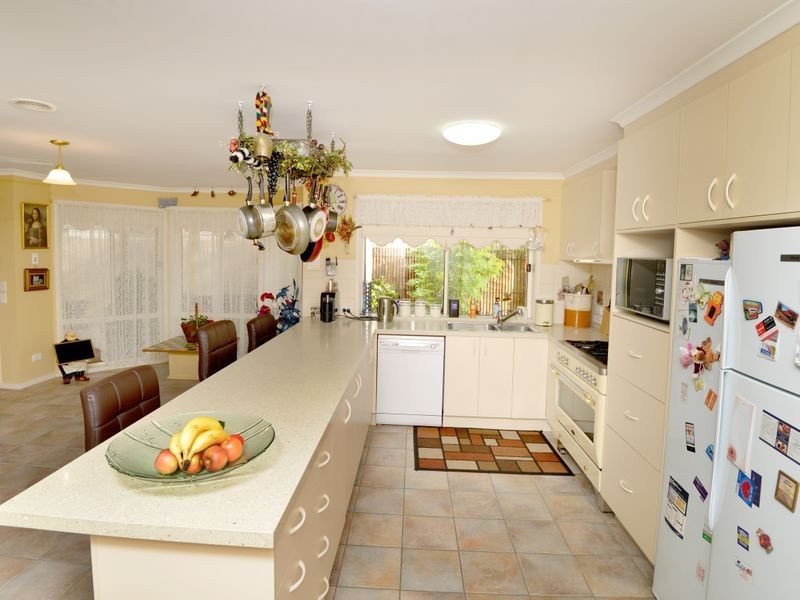 8 Leonard Drive, Drysdale VIC 3222