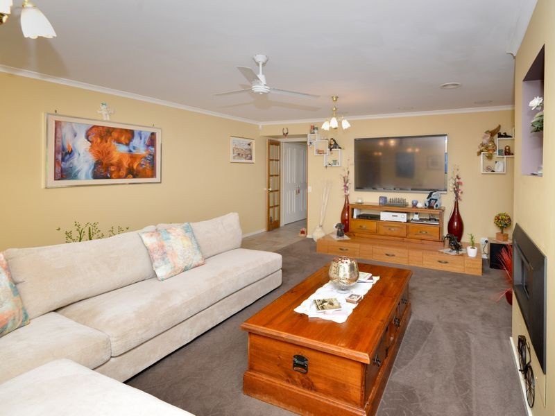 8 Leonard Drive, Drysdale VIC 3222