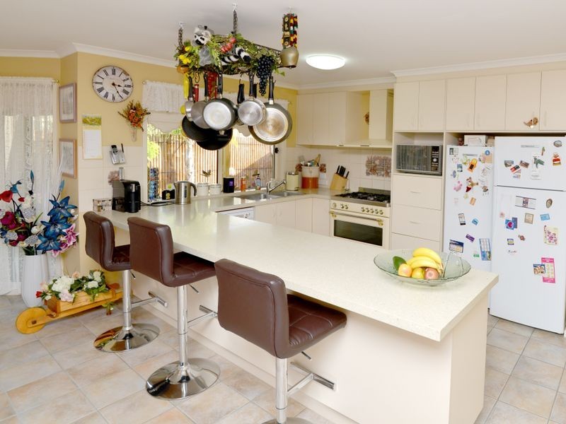 8 Leonard Drive, Drysdale VIC 3222