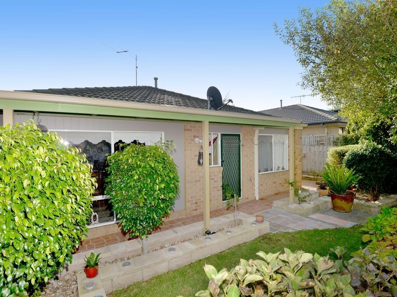 8 Leonard Drive, Drysdale VIC 3222
