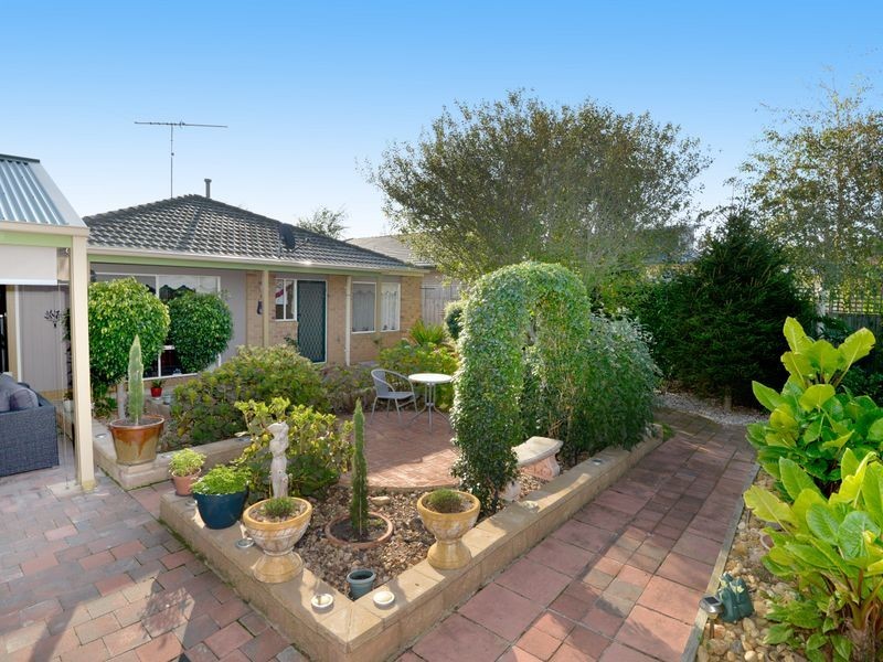 8 Leonard Drive, Drysdale VIC 3222