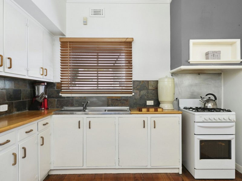 18 Tate Street, Thomson VIC 3219