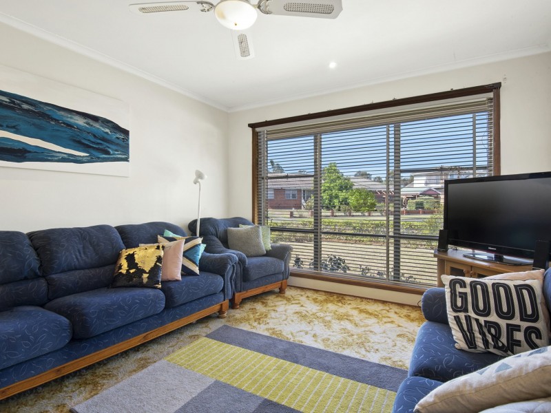 24 Winstanley Rd, Thomson VIC 3219