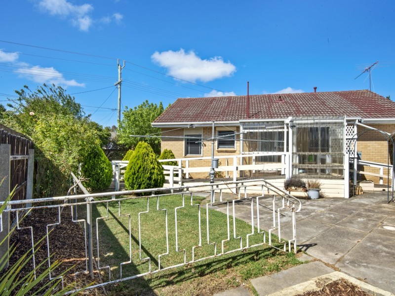 24 Winstanley Rd, Thomson VIC 3219