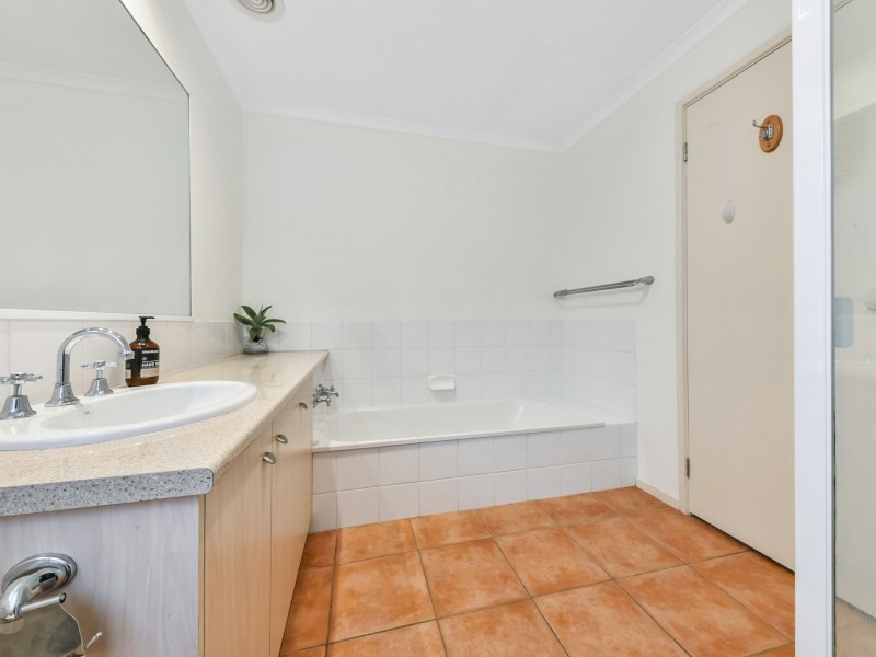 10 Gumbowie Avenue, Clifton Springs VIC 3222