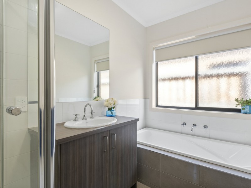 75 Wurrook Circuit, North Geelong VIC 3215