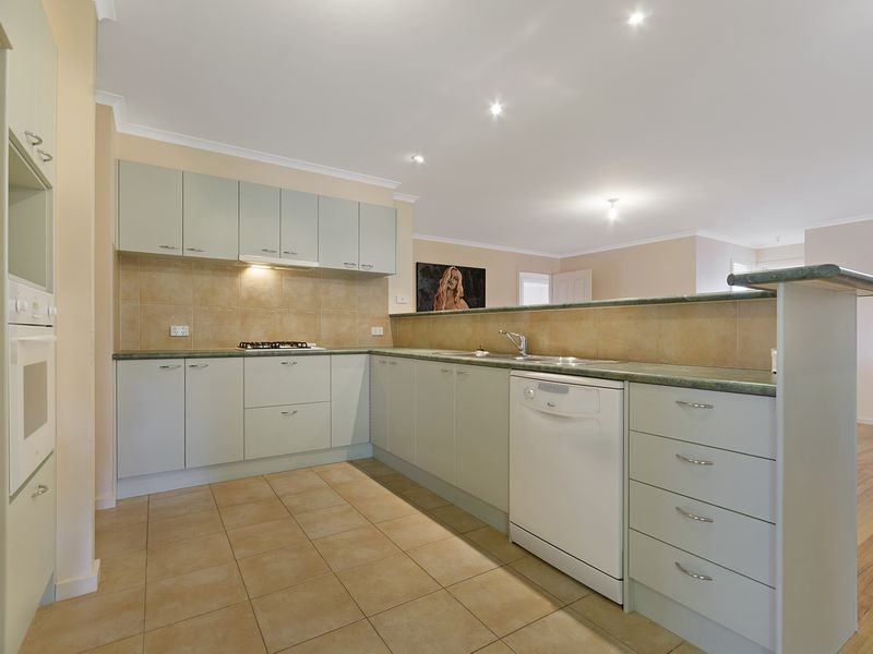 11 De Burgh Road, Drysdale VIC 3222