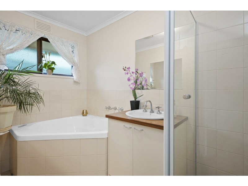 15 Leawarra Way, Clifton Springs VIC 3222