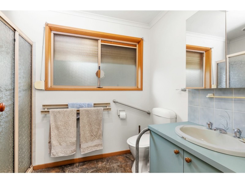 2/18 Carolanne Drive, Drysdale VIC 3222