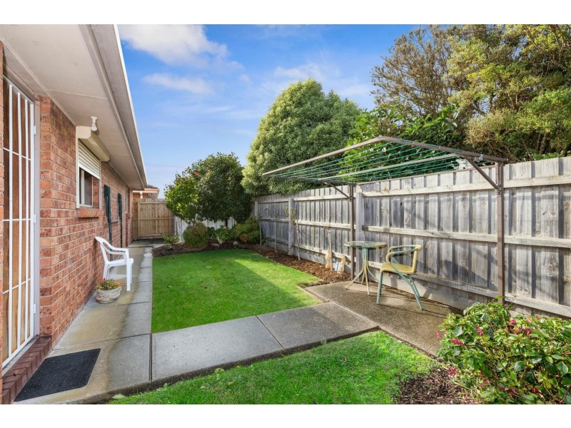 2/18 Carolanne Drive, Drysdale VIC 3222