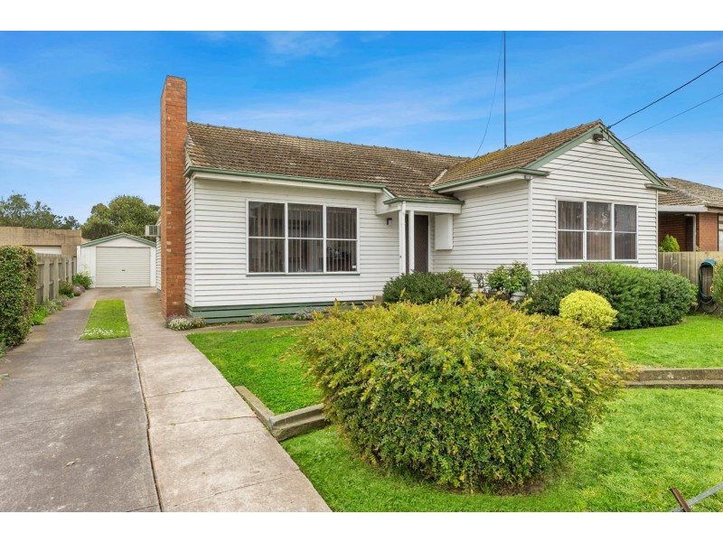 15 Myrtle Grove, North Shore VIC 3214