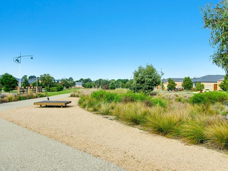 5 Waterhaven Boulevard, Drysdale VIC 3222