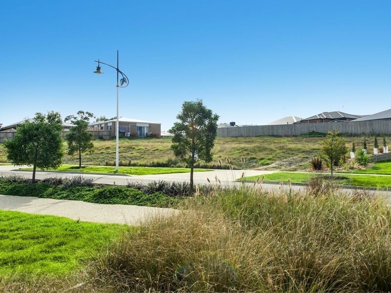 5 Waterhaven Boulevard, Drysdale VIC 3222