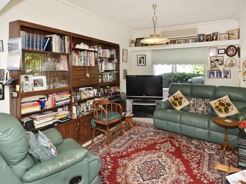 8 Kennedy Grove, Highton VIC 3216