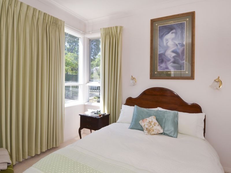 8 Kennedy Grove, Highton VIC 3216