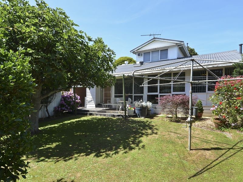 8 Kennedy Grove, Highton VIC 3216