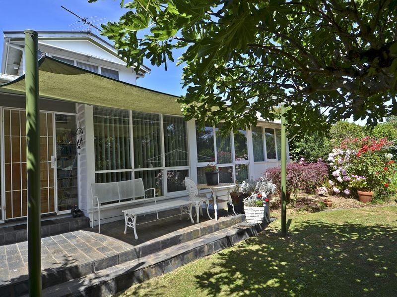 8 Kennedy Grove, Highton VIC 3216