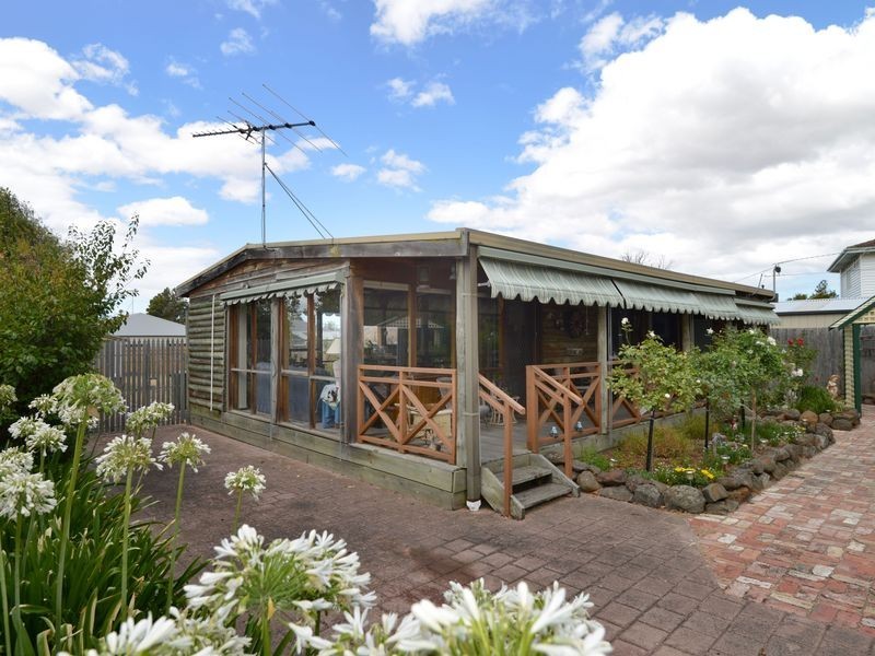 9 Hazel Street, Belmont VIC 3216