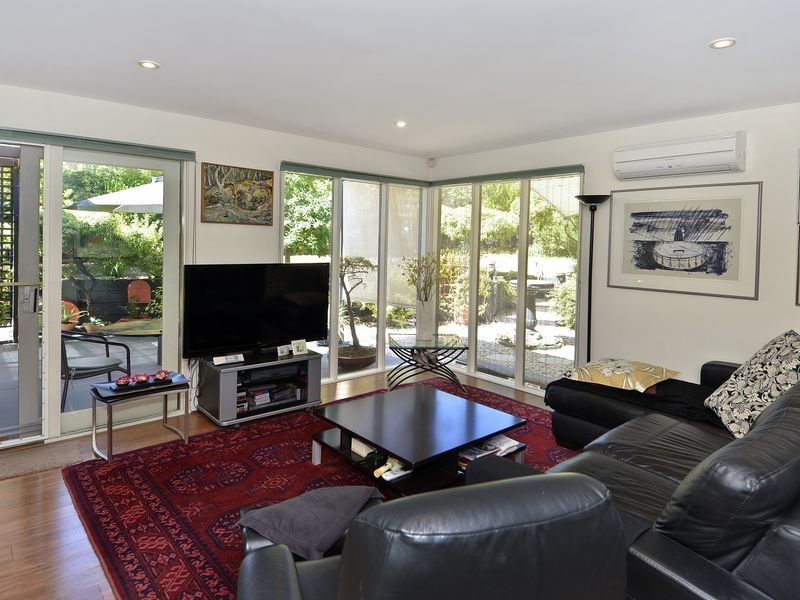 18 Mulquiney Crescent, Highton VIC 3216