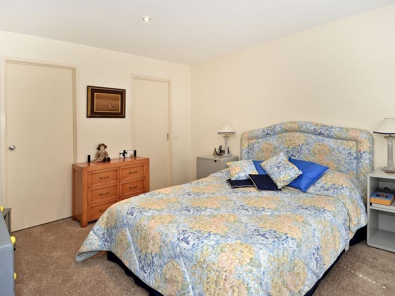 18 Mulquiney Crescent, Highton VIC 3216