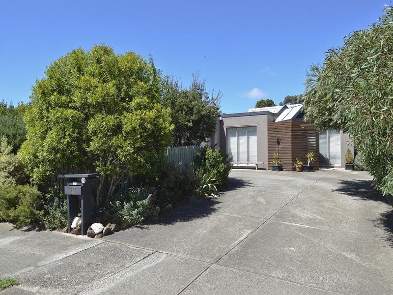 18 Mulquiney Crescent, Highton VIC 3216
