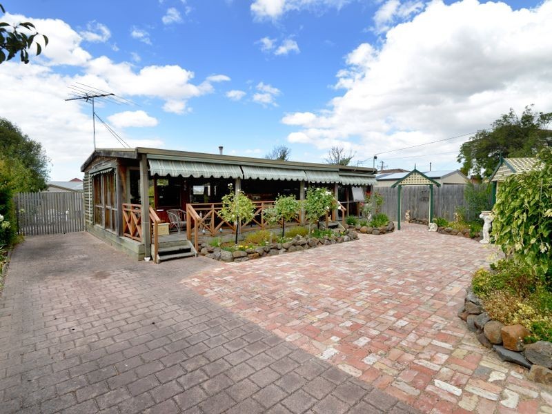 9 Hazel Street, Belmont VIC 3216
