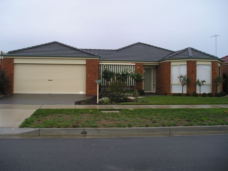 8 Laguna Place, Grovedale VIC 3216