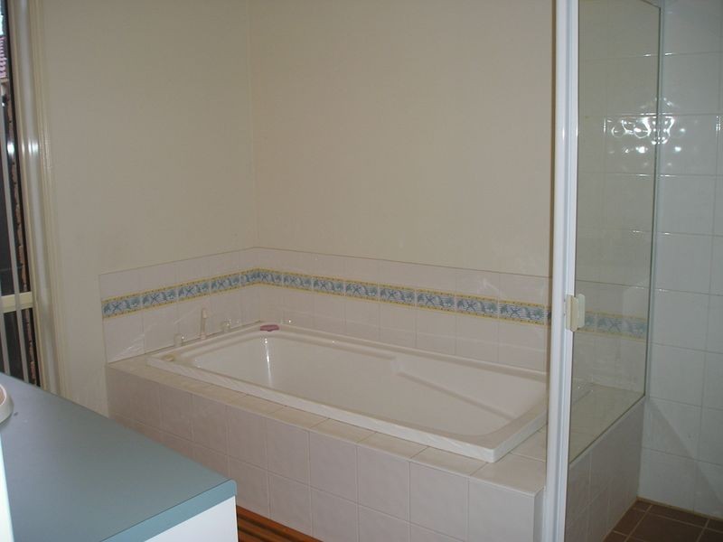 8 Laguna Place, Grovedale VIC 3216