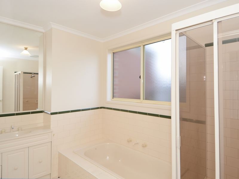 1/68 Mulquiney Crescent, Highton VIC 3216