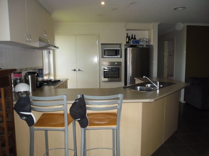 17 Barry Street, Grovedale VIC 3216