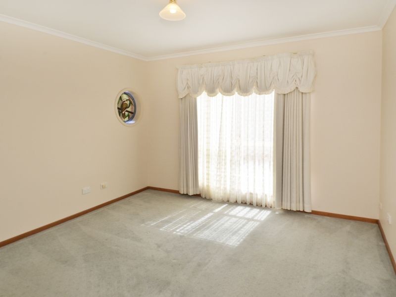 2/68 Mulquiney Crescent, Highton VIC 3216