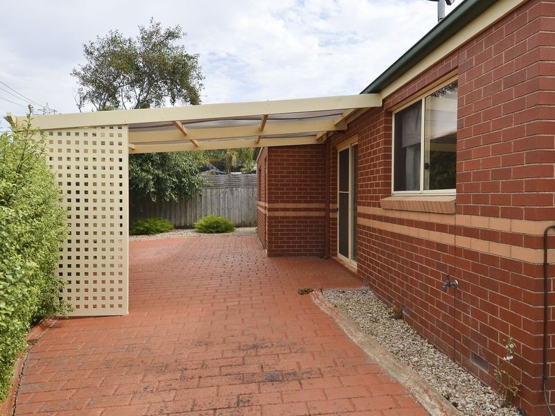 2/68 Mulquiney Crescent, Highton VIC 3216