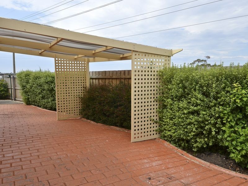 2/68 Mulquiney Crescent, Highton VIC 3216