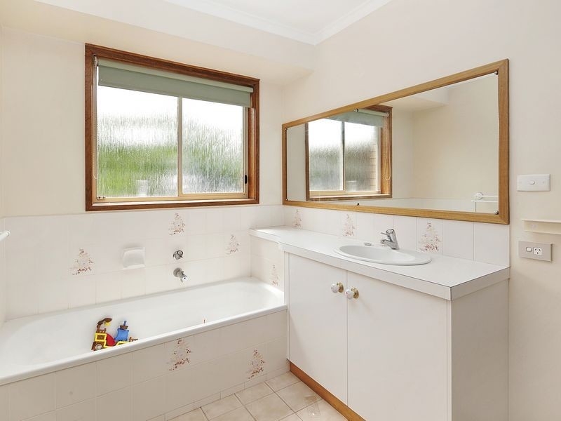 4 Longueville Lane, Grovedale VIC 3216