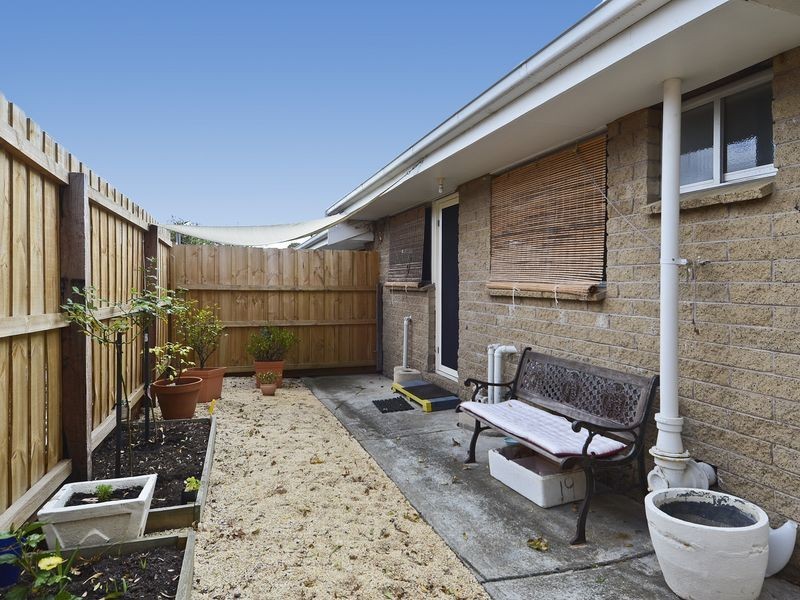 2/19 Polwarth Crescent, Belmont VIC 3216