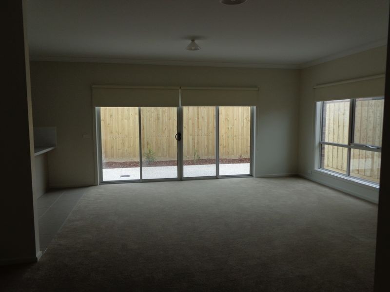 6 Orpington Crescent, Marshall VIC 3216