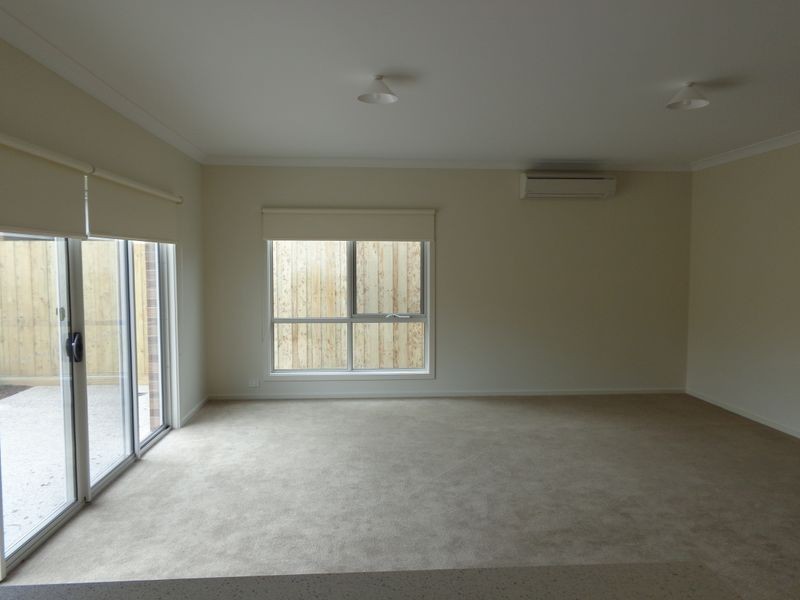 6 Orpington Crescent, Marshall VIC 3216