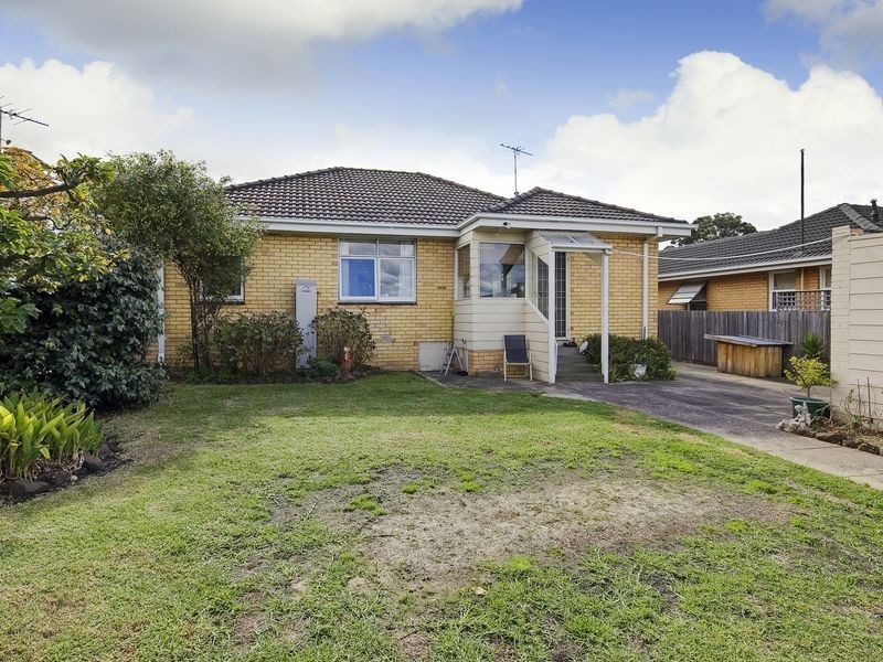 13 Strickland Avenue, Highton VIC 3216