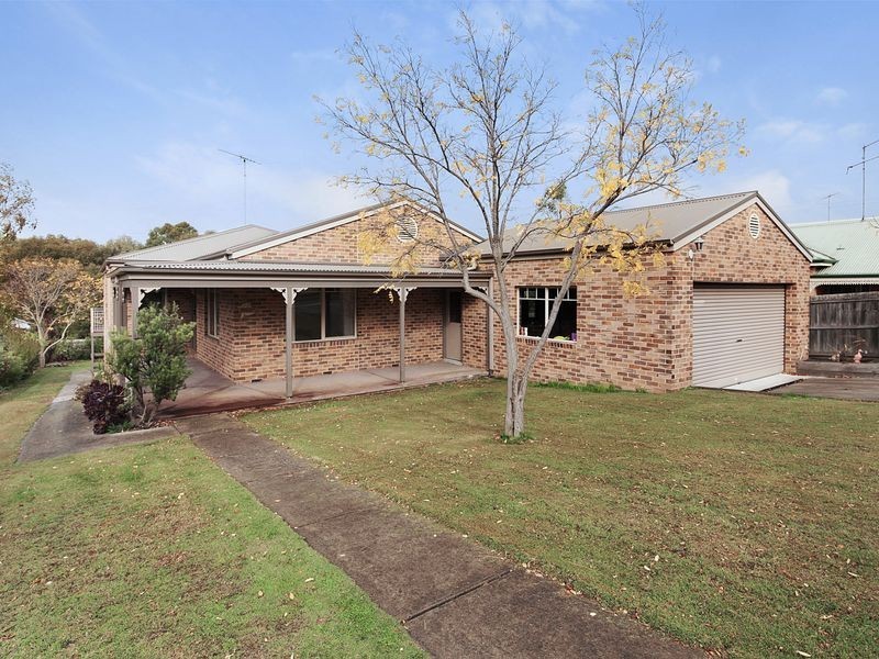 13 Augustine Drive, Highton VIC 3216