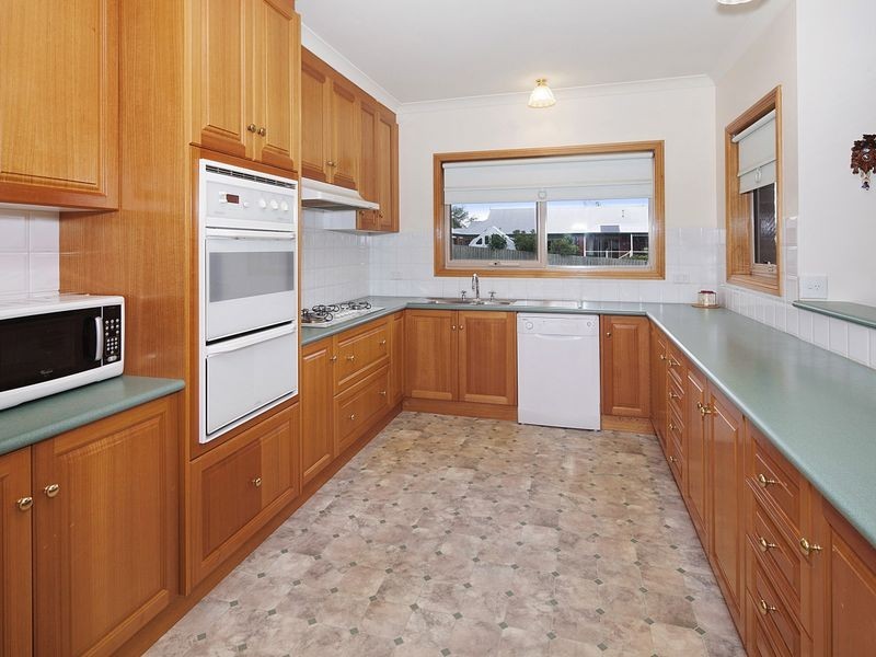 13 Augustine Drive, Highton VIC 3216