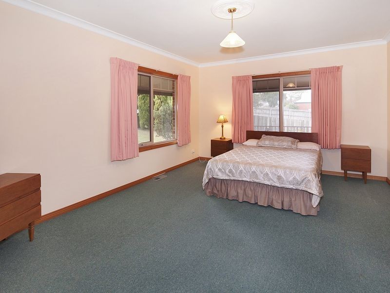 13 Augustine Drive, Highton VIC 3216