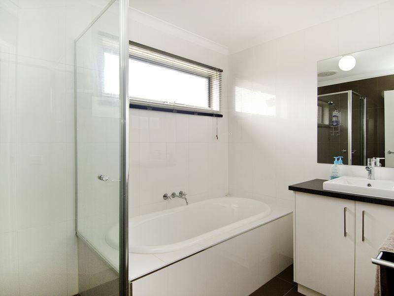 22-23 Viogner Place, Waurn Ponds VIC 3216