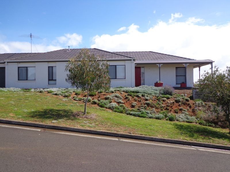 18 Monterey Drive, Waurn Ponds VIC 3216