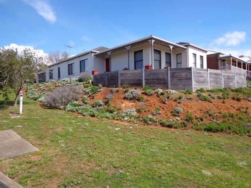 18 Monterey Drive, Waurn Ponds VIC 3216