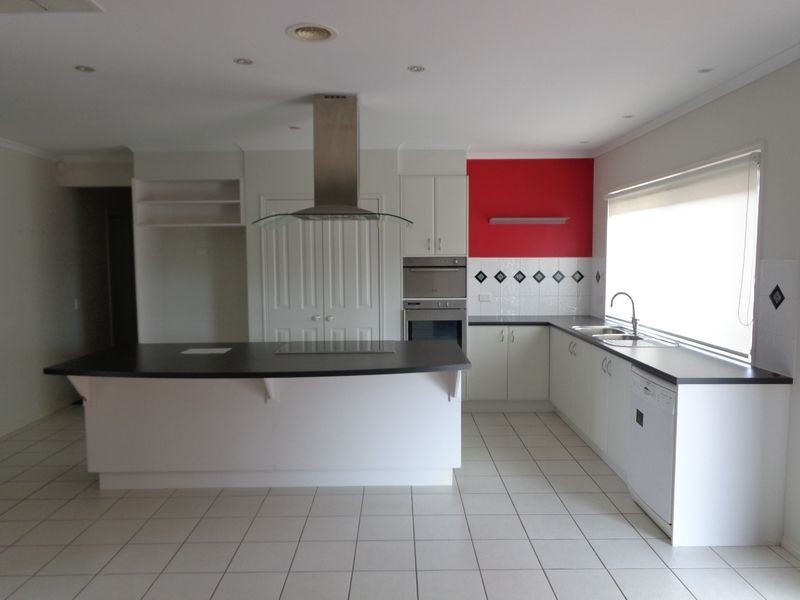 18 Monterey Drive, Waurn Ponds VIC 3216