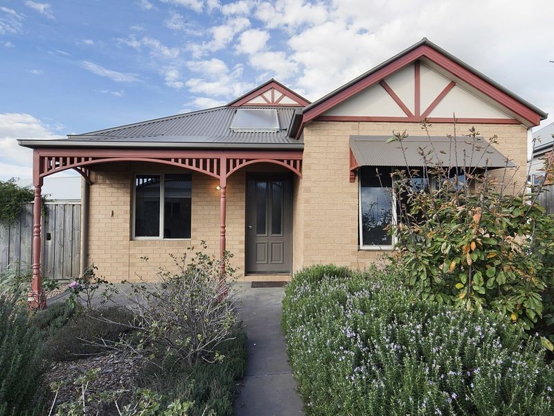 15 Chambers Court, Marshall VIC 3216