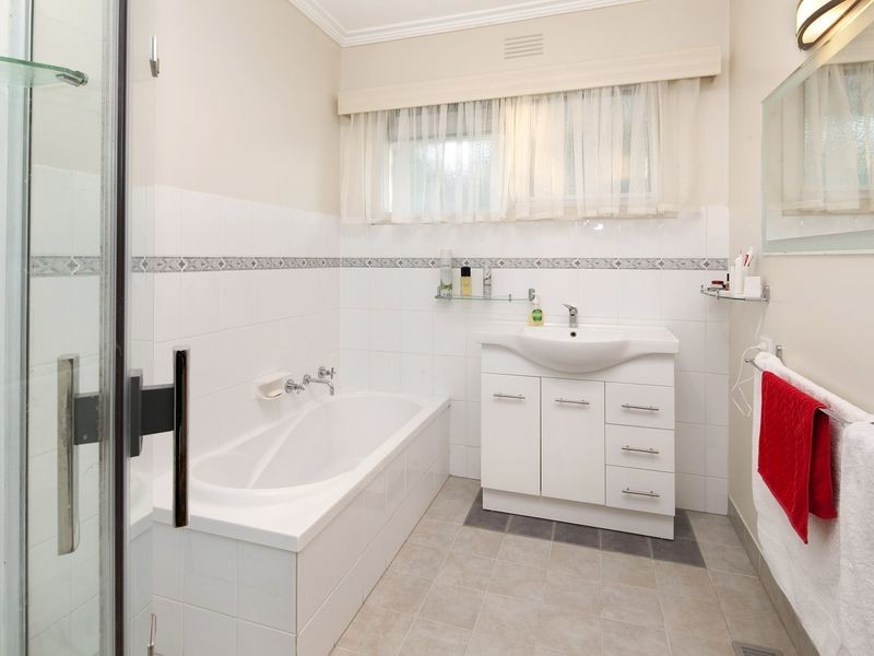 6 South Valley Road, Highton VIC 3216